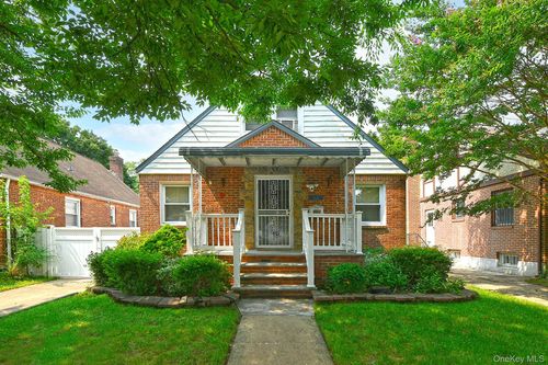 5832 219th Street, New York, NY, 11364 | Card Image