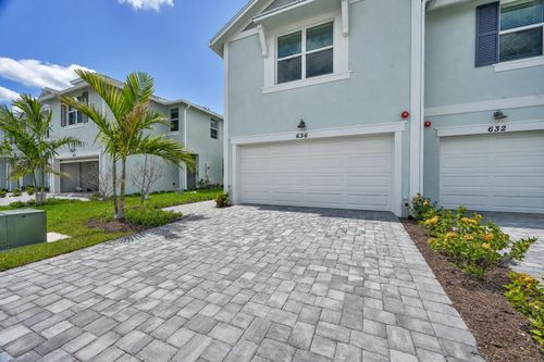 636 Salisbury Cir, Fort Pierce, FL, 34982-3990 | Card Image