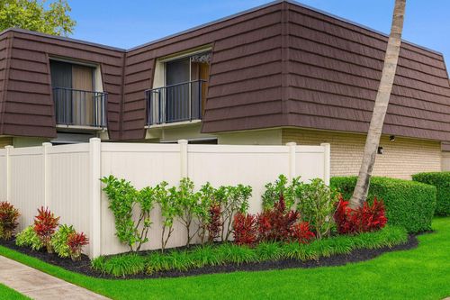 7716 77th Way, West Palm Beach, FL, 33407-6739 | Card Image