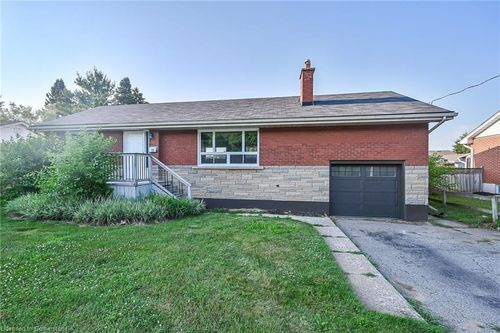 17 Brierwood Ave, Grimsby, ON, L3M1J5 | Card Image