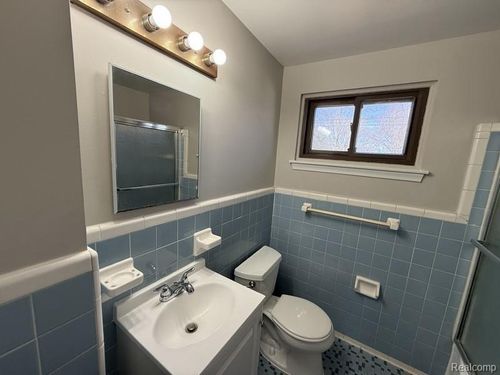 29264 Tessmer Ct, Madison Heights, MI, 48071-2619 | Card Image