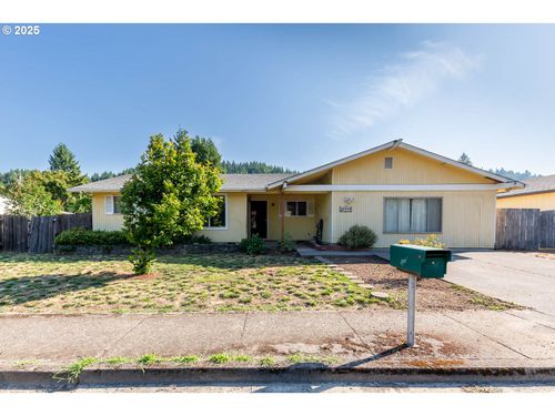 47711 Commercial St, Oakridge, OR, 97463-9735 | Card Image