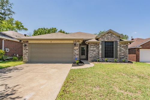913 Mill Spring Dr, Garland, TX, 75040-7557 | Card Image