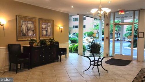 317-10570 Main St, FAIRFAX, VA, 22030-7106 | Card Image