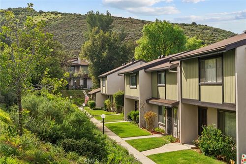 8784 1/2 Wyngate St, Sunland, CA, 91040-1916 | Card Image