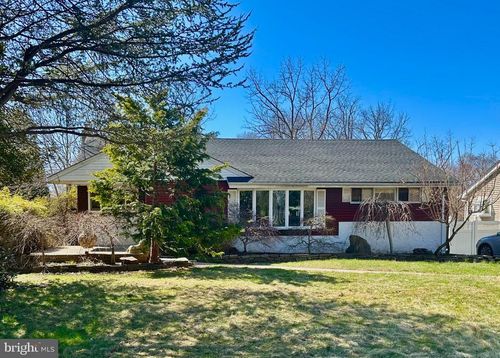 35 Fairway Dr, YARDLEY, PA, 19067-1646 | Card Image