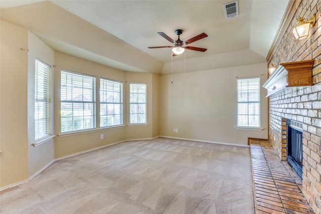 715 Mockingbird St, House other with 3 bedrooms, 2 bathrooms and null parking in Bonham TX | Image 5