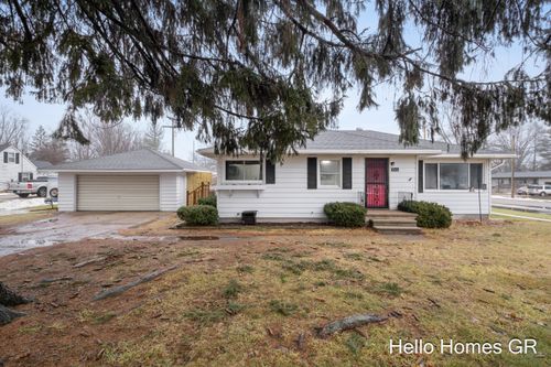 243 E Muskegon St, Cedar Springs, MI, 49319-9594 | Card Image