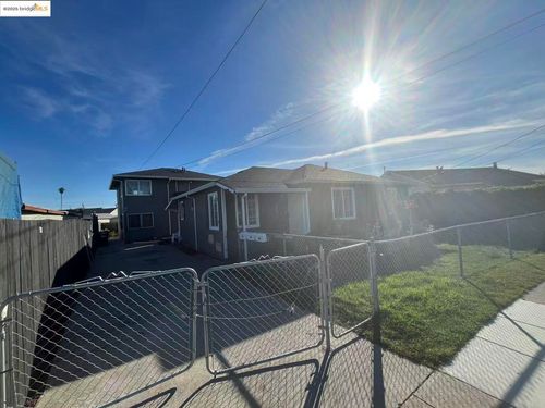 262 Fitzpatrick Rd, Oakland, CA, 94603-1052 | Card Image