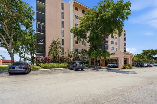 609-20840 San Simeon Way, Miami, FL, 33179-1888 | Card Image
