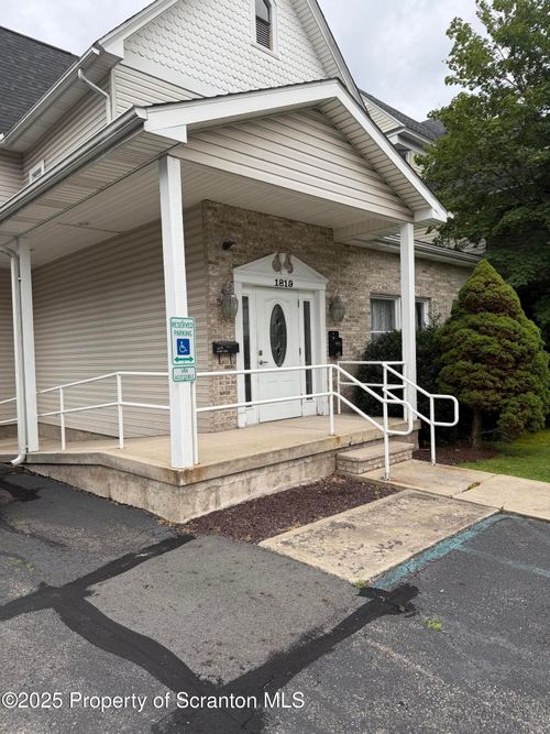 1819 Main St, BLAKELY, PA, 18447-1351 | Card Image