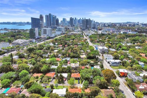 221 Ne 48th Ter, Miami, FL, 33137-3135 | Card Image