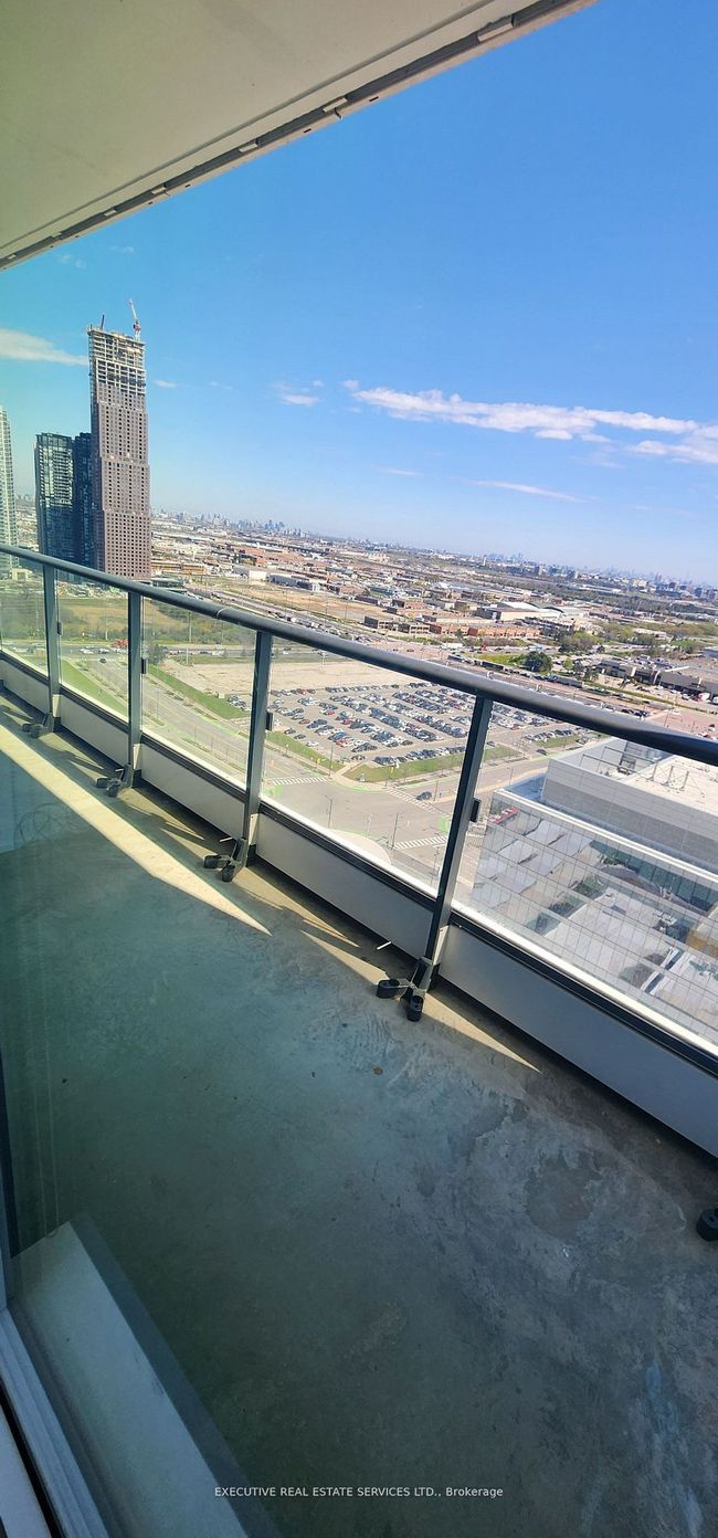 2605 - 5 Buttermill Ave, Condo with 3 bedrooms, 2 bathrooms and null parking in Vaughan ON | Image 6