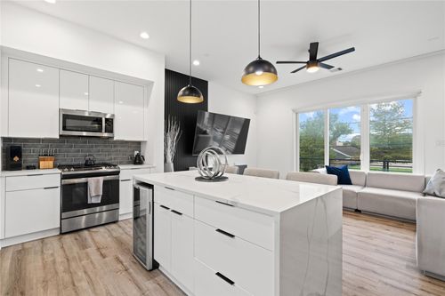 c-2404 Hadley St, Houston, TX, 77003-6018 | Card Image