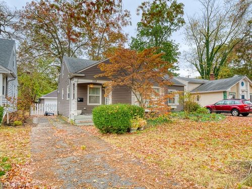 559 Kenilworth Rd, Bay Village, OH, 44140-2476 | Card Image