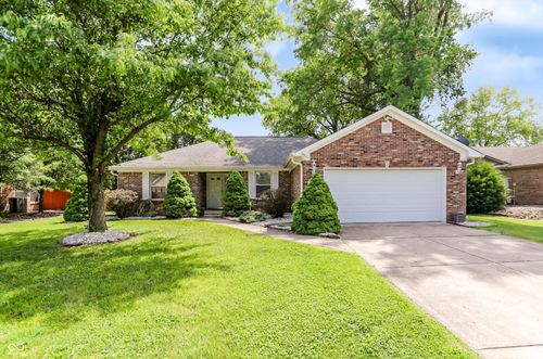 711 Scott Dr, Greenwood, IN, 46142-7708 | Card Image
