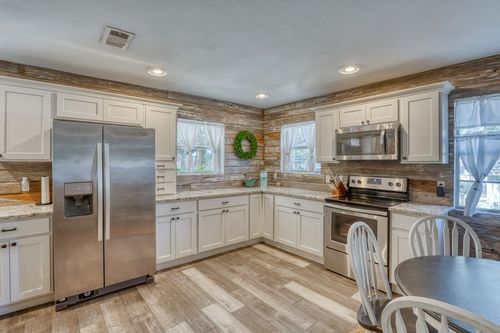 1117 County Road 132b, Kingsland, TX, 78639-3948 | Card Image