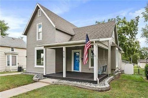 520 N Main St, Cameron, MO, 64429-1753 | Card Image