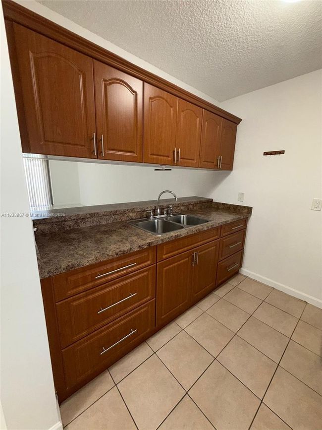 APT-105 - 8560 N Sherman Cir, Condo with 2 bedrooms, 1 bathrooms and null parking in Miramar FL | Image 7