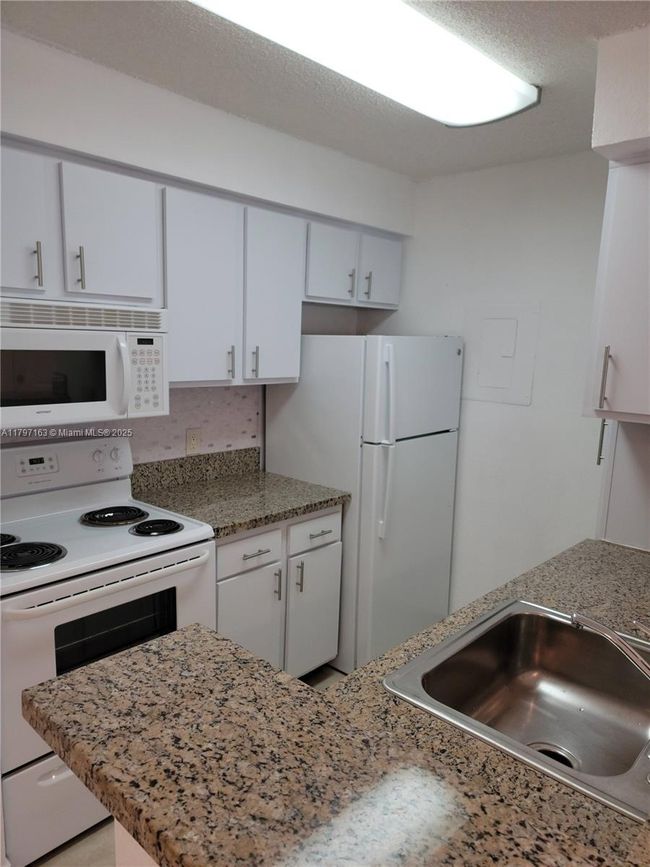 APT-9107 - 2900 S University Dr, Condo with 1 bedrooms, 1 bathrooms and null parking in Davie FL | Image 5