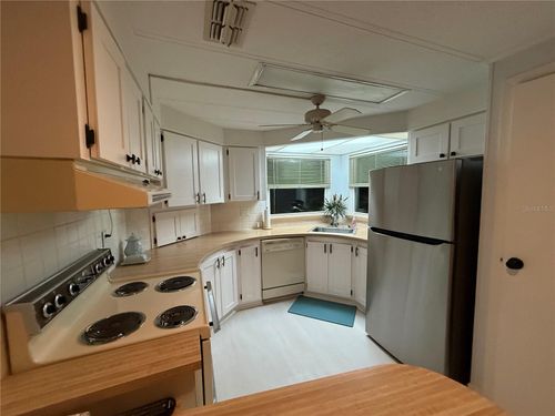 11 N Bobwhite Rd, Wildwood, FL, 34785-9004 | Card Image
