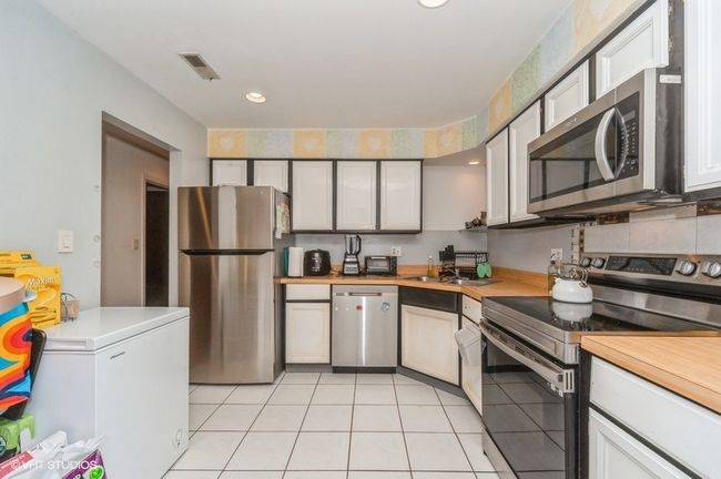 APT-101 - 1002 Castilian Ct, Condo with 2 bedrooms, 2 bathrooms and 1 parking in Glenview IL | Image 10