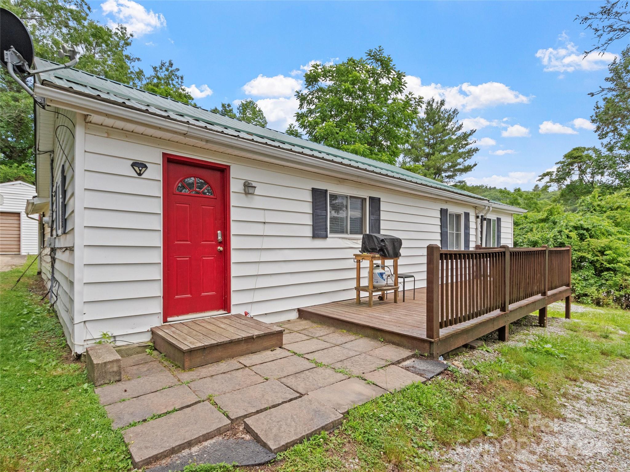 Altapass Hwy, Spruce Pine, NC 28777