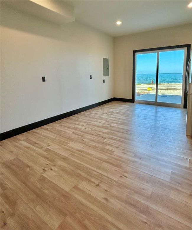 entertainment room/bedroom | Image 16