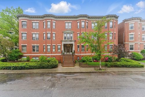 7-16 Garrison Rd, Brookline, MA, 02445-4420 | Card Image
