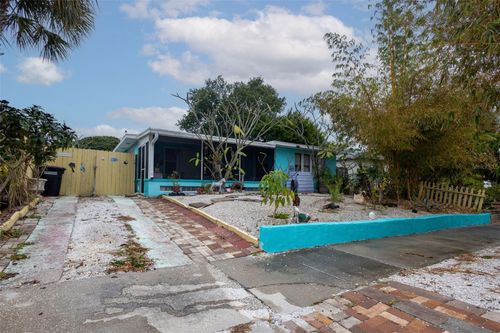 1024 Apache Trl, CLEARWATER, FL, 33755-1801 | Card Image