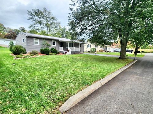 32 Meadowbrook Dr, Auburn, NY, 13021-5223 | Card Image