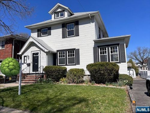 891 Ray Ave, Ridgefield, NJ, 07657-1121 | Card Image