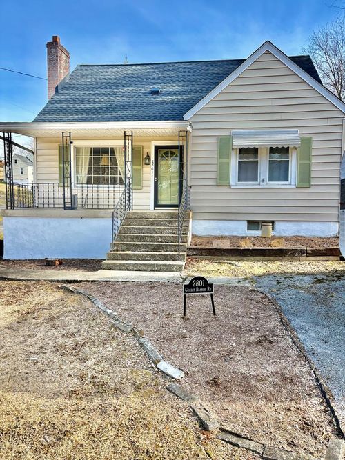 2801 Grassy Branch Rd, Bluefield, WV, 24701-5141 | Card Image