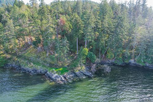 138 Narrows Rd West, Salt Spring Island, BC, V8K0A3 | Card Image