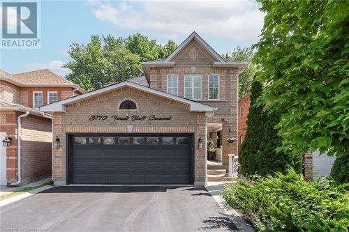 3770 Forest Bluff Cres, Mississauga, ON, L5N7T8 | Card Image