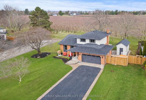 7 Garrison Village Dr, Niagara on the Lake, ON, L0S1J0 | Card Image