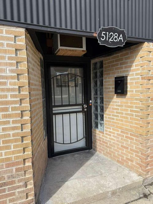 5128A W Center St, Milwaukee, WI, 53210-2360 | Card Image