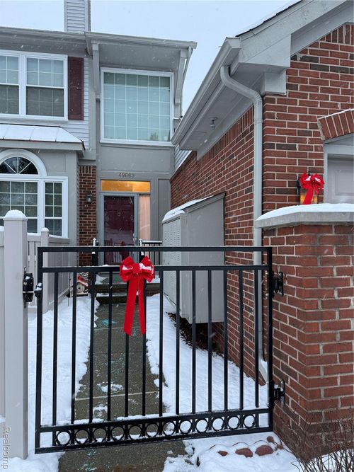 69-49663 Draper Cir, Plymouth, MI, 48170-6432 | Card Image