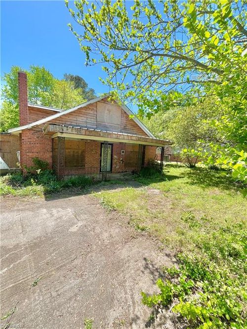 211 Leach St, Star, NC, 27356-7905 | Card Image