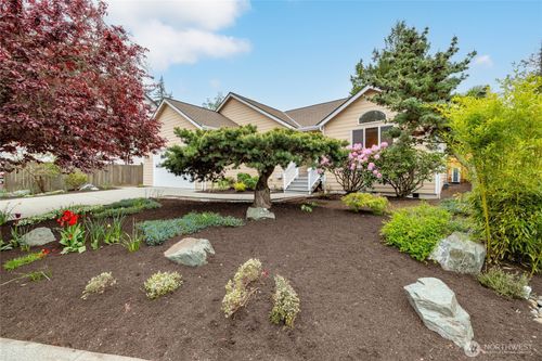 2020 Meadows Ln, Anacortes, WA, 98221-1169 | Card Image