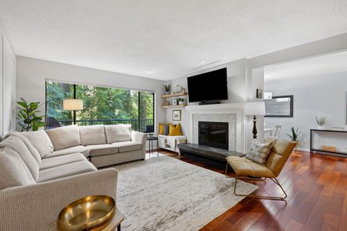 887 Frederick Rd, North Vancouver, BC, V7K2Y5 | Card Image