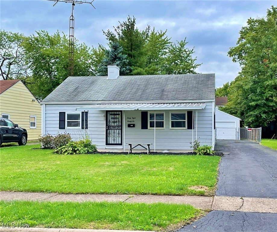 Meadow Ln, Lorain, OH 44055