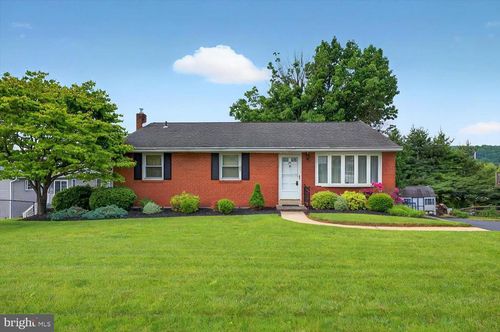60 Mountain Blvd, WERNERSVILLE, PA, 19565-1015 | Card Image