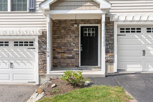102-102 Hunting Hill Dr, Cumberland, RI, 02864-2622 | Card Image