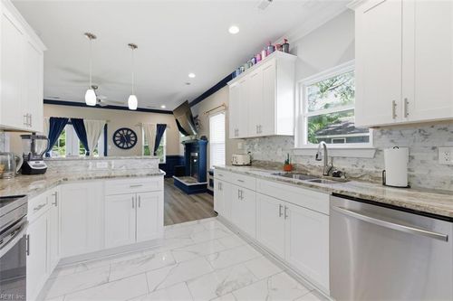 623 Greenlawn Ave, Hampton, VA, 23661-2211 | Card Image
