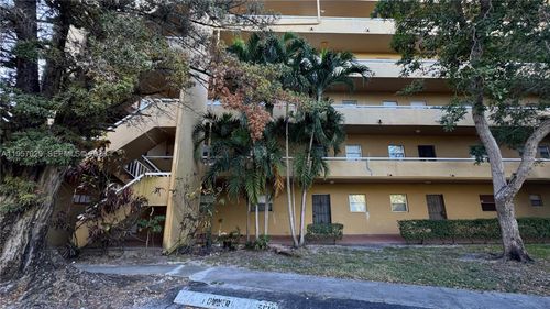 apt-102-4111 Stirling Rd, Davie, FL, 33314-7501 | Card Image