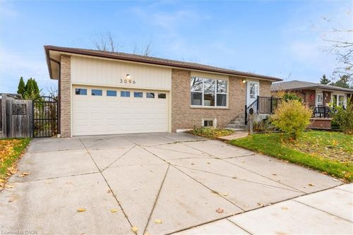 3096 Palmer Dr, Burlington, ON, L7M1S9 | Card Image