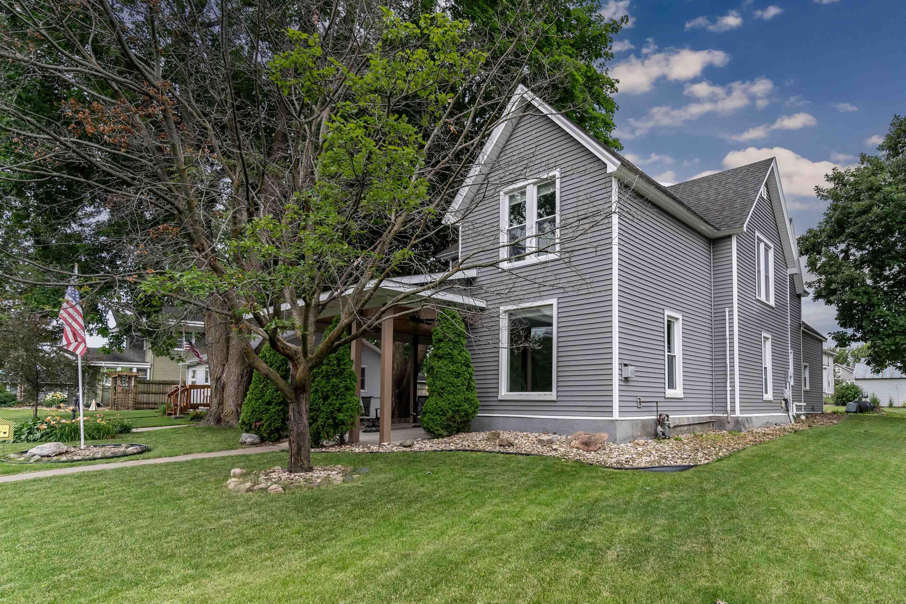6th St, Grundy Center, IA 50638