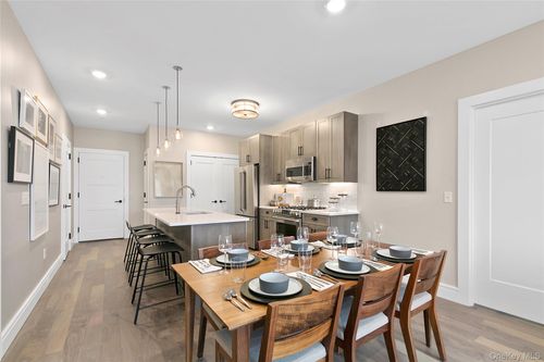 apt-509-990 Corporate Dr, Westbury, NY, 11590-6721 | Card Image