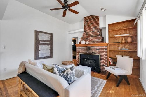 15 Community Rd, Coram, NY, 11727-3132 | Card Image